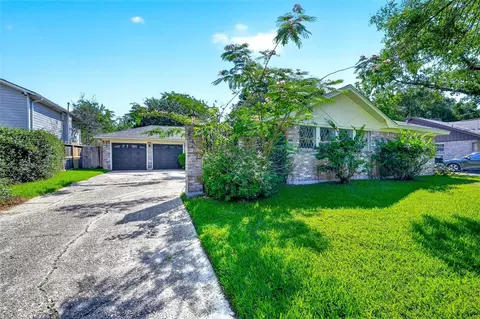 15207 Pleasant Valley Rd, Houston, TX 77062