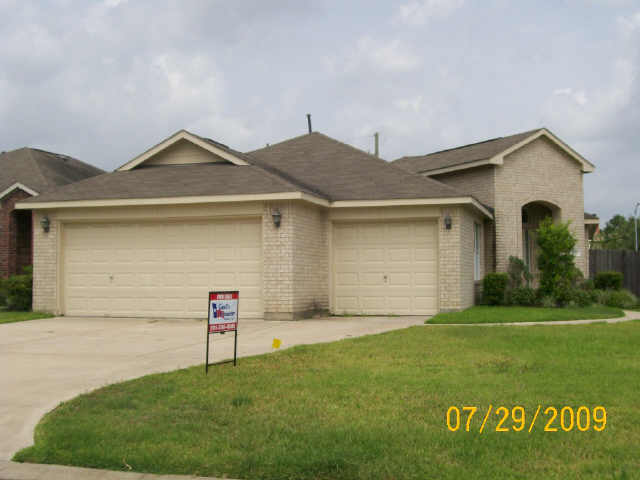 12002 Bunny Ln, Pinehurst, TX 77362 photo 1