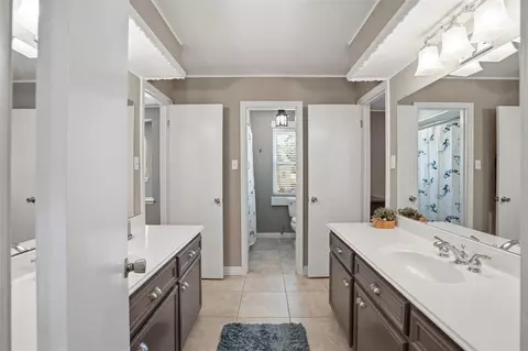 Bath - 3207 Candleknoll Dr, Spring, TX 77388 photo 2 of 3