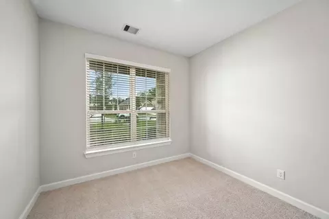 Bedroom - 6015 Diamond Leaf Ct, Conroe, TX 77304 photo 2 of 3