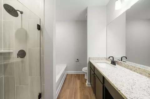 Bath - 6015 Diamond Leaf Ct, Conroe, TX 77304 photo 3 of 4
