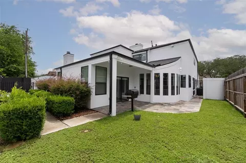 12203 Ashley Circle Dr E, Houston, TX 77071