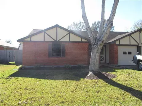 9910 Stonemont Rd, La Porte, TX 77571