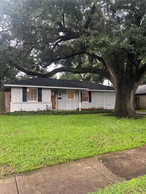 5325 Verdome Ln, Houston, TX 77092