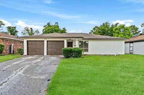 11823 S Willow Cir, Houston, TX 77071