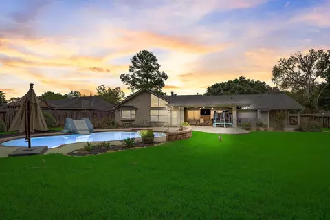 705 Balmoral Ct, Friendswood, TX 77546