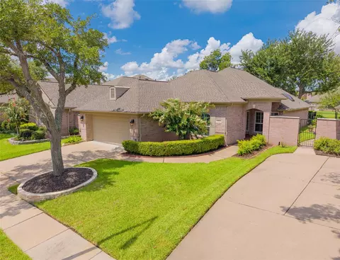 1915 Supplejack Ct, Sugar Land, TX 77479