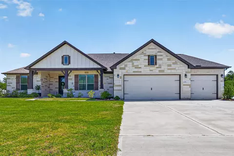 1131 Southfork Ranch Dr, Sealy, TX 77474