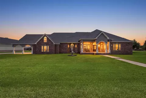 9018 Water Point Dr, Beach City, TX 77523