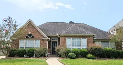 13107 Walnut Lake Rd, Houston, TX 77065