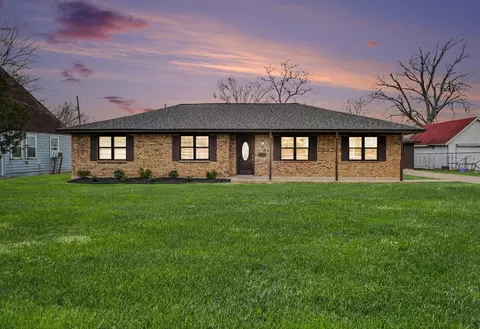 308 San Jacinto St, La Porte, TX 77571