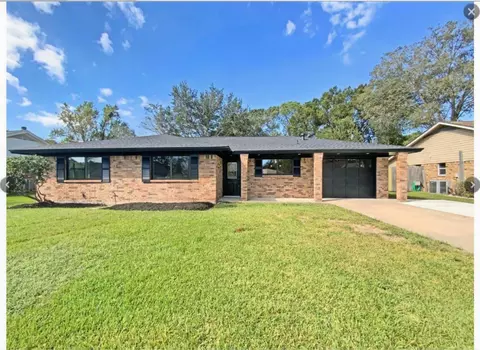 610 Marion Ln, West Columbia, TX 77486