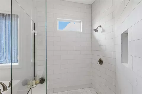 Bath - 4229 Villaggio Ct, Bryan, TX 77802 photo 3 of 5