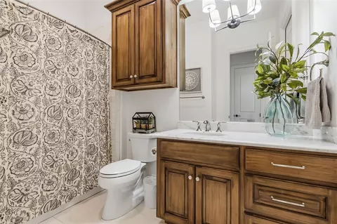 Bath - 4229 Villaggio Ct, Bryan, TX 77802 photo 4 of 5