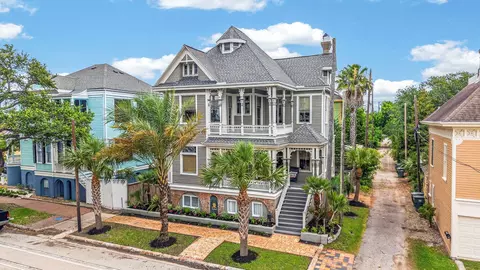 812 19th St, Galveston, TX 77550