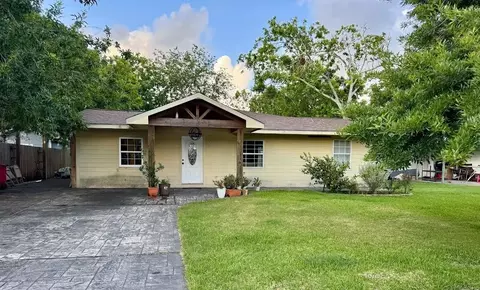 1022 W 10th St, Freeport, TX 77541