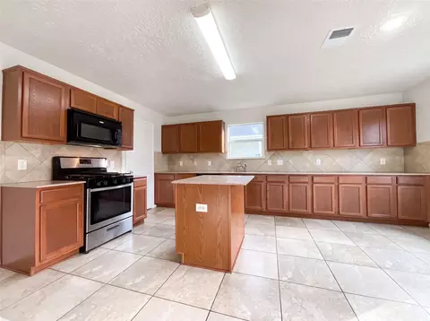 3335 Legends Wild Dr, Spring, TX 77386 photo 2
