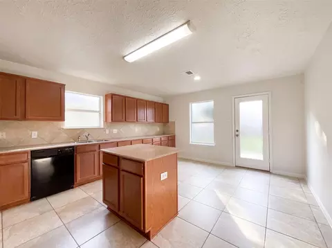 3335 Legends Wild Dr, Spring, TX 77386 photo 6