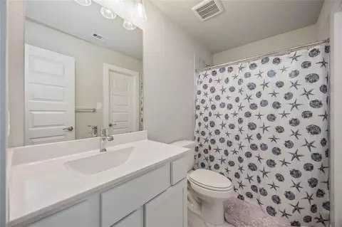 Bath - 3311 Learning Tree Ln, Rosenberg, TX 77471 photo 3 of 5