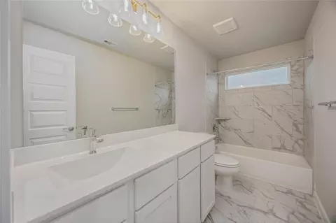 Bath - 3311 Learning Tree Ln, Rosenberg, TX 77471 photo 2 of 5