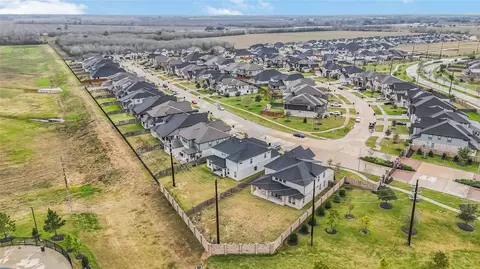 View/Area - 3311 Learning Tree Ln, Rosenberg, TX 77471 photo 5 of 8