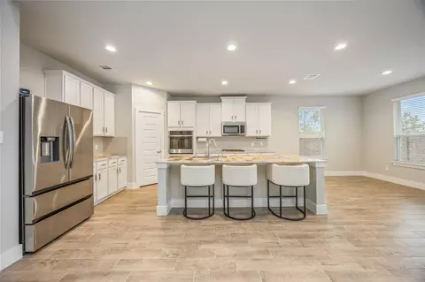 Kitchen - 3311 Learning Tree Ln, Rosenberg, TX 77471 photo 1 of 2