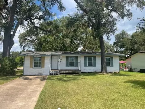 501 Magnolia St, Lake Jackson, TX 77566