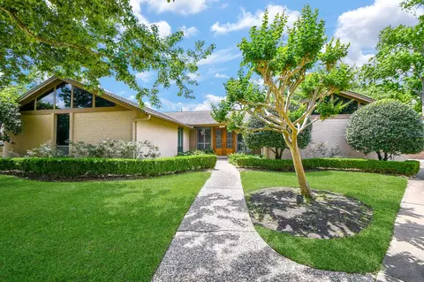 3002 Montford Ct, Sugar Land, TX 77478