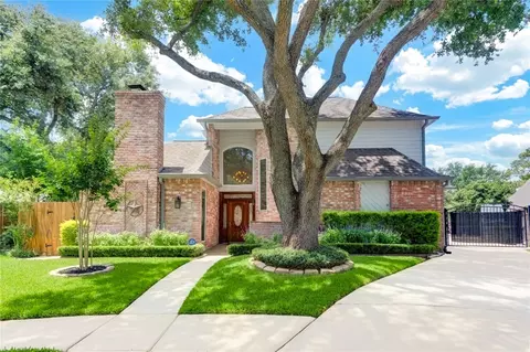 2114 Ashgrove Dr, Houston, TX 77077