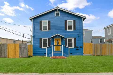 909 28th St, Galveston, TX 77550