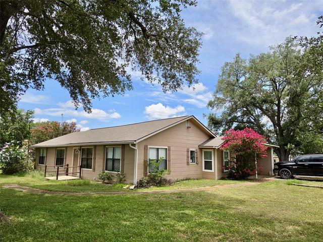 307 5th St, Sutherland Springs, TX 78161