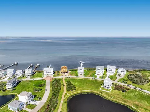 26627 Bay Water Dr, Galveston, TX 77554