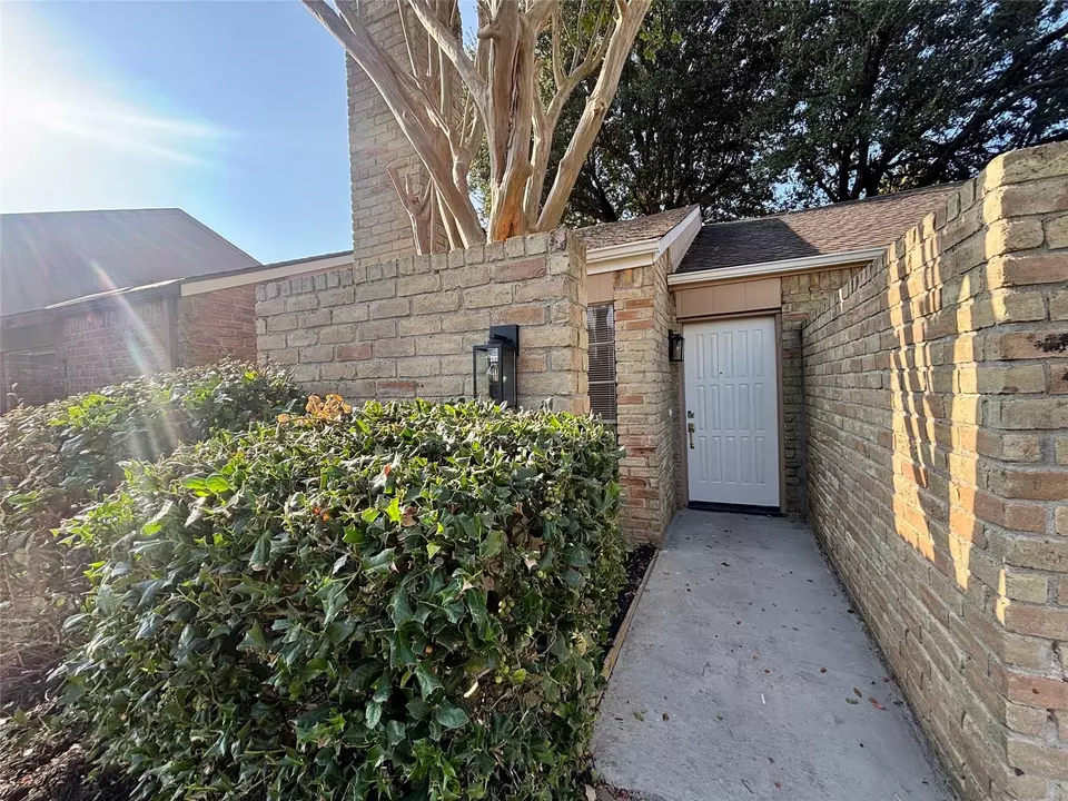  10626 Bexley Dr, Houston, TX 77099 photo 2