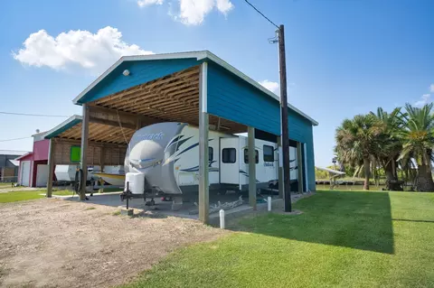 1838 Hall Ave, Sargent, TX 77414