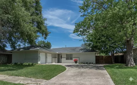 6514 Reamer St, Houston, TX 77074