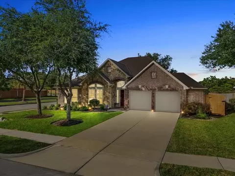 528 Millers Water Ln, League City, TX 77573