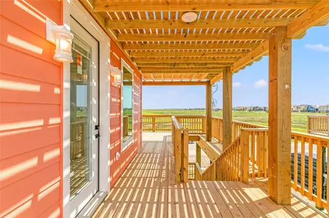 230 Bay Ave, Surfside Beach, TX 77541