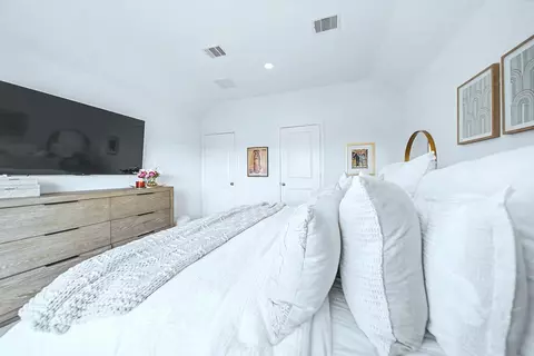 Bedroom - 22616 Hackberry Leaf Dr, New Caney, TX 77357 photo 2 of 3