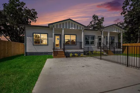 4825 Pederson St #A AND B, Houston, TX 77033