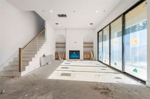 Living - 2011 Singleton St, Houston, TX 77008 photo 2 of 3