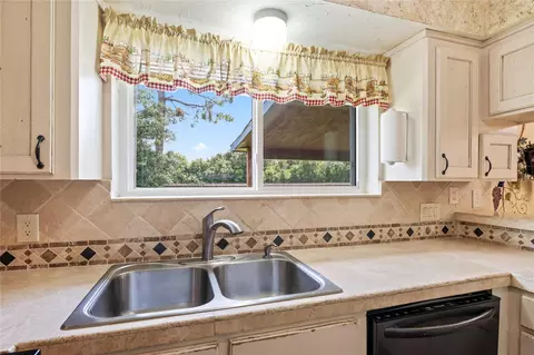 Kitchen - 2007 Cannonade Dr, Pasadena, TX 77503 photo 2 of 2