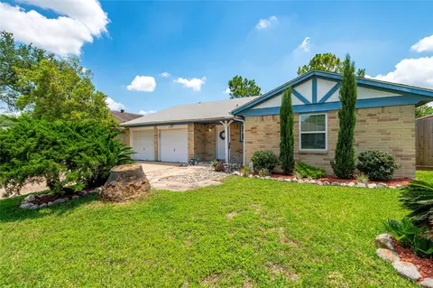 Exterior - 2007 Cannonade Dr, Pasadena, TX 77503 photo 2 of 10