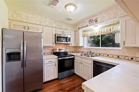 Kitchen - 2007 Cannonade Dr, Pasadena, TX 77503 photo 1 of 2