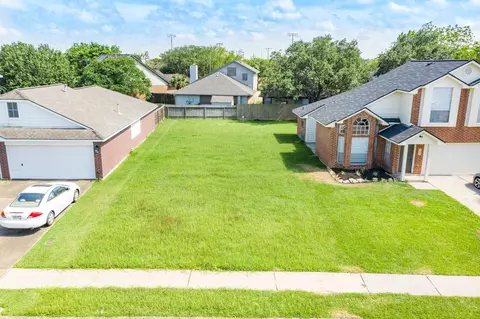 105 Cacao St, Lake Jackson, TX 77566