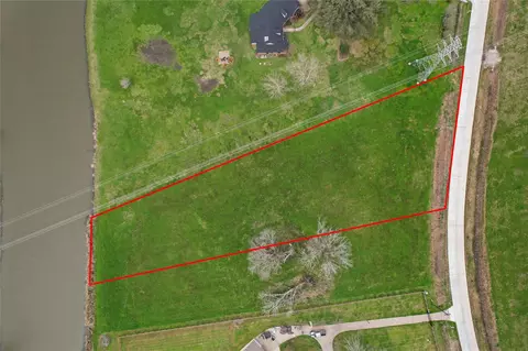 708 Winchester Trl, Angleton, TX 77515