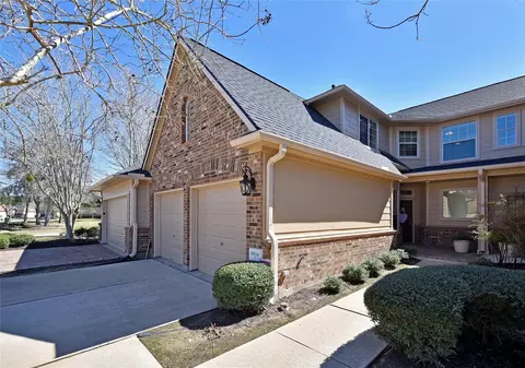 8814 Silent Willow Ln, Sugar Land, TX 77479