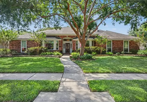903 Live Oak Ln, Seabrook, TX 77586