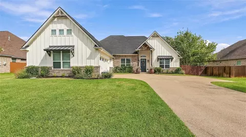 4829 Coopers Hawk Dr, College Station, TX 77845