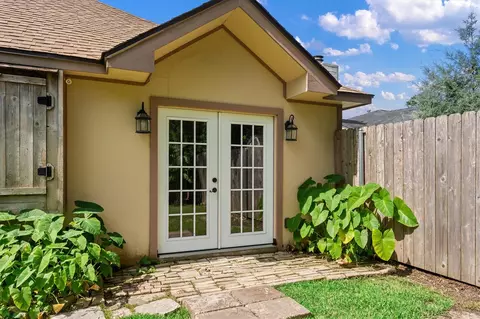 Exterior - 5010 Deer Point Dr, Spring, TX 77389 photo 7 of 8