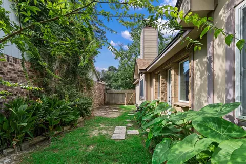 Exterior - 5010 Deer Point Dr, Spring, TX 77389 photo 4 of 8